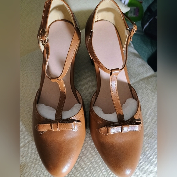 Brown block Heel closed toe Mary Jane's - Picture 2 of 9